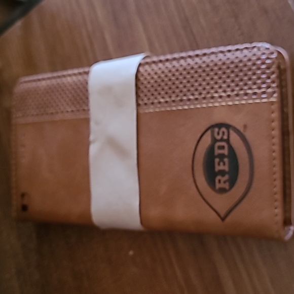 CINCINNATI REDS GALAXY S20+    FOLIO CASE - Picture 7 of 7